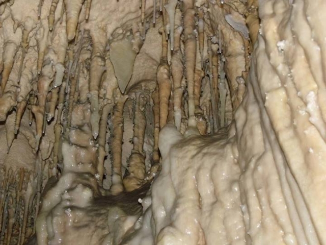  Formations of the Huelga cave 